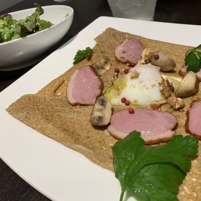 ローストビーフとミニ野菜のガレット(リビエラカフェ グリーンスタイル)