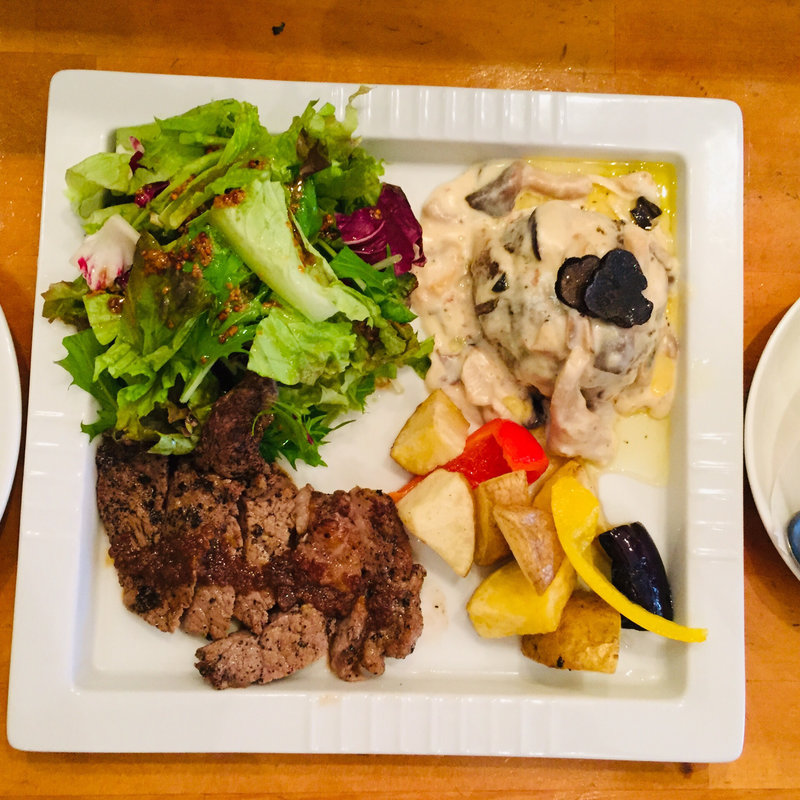 黒毛和牛ハンバーグきのこトリュフソース&ロースステーキ(Bistro 黒Reve)