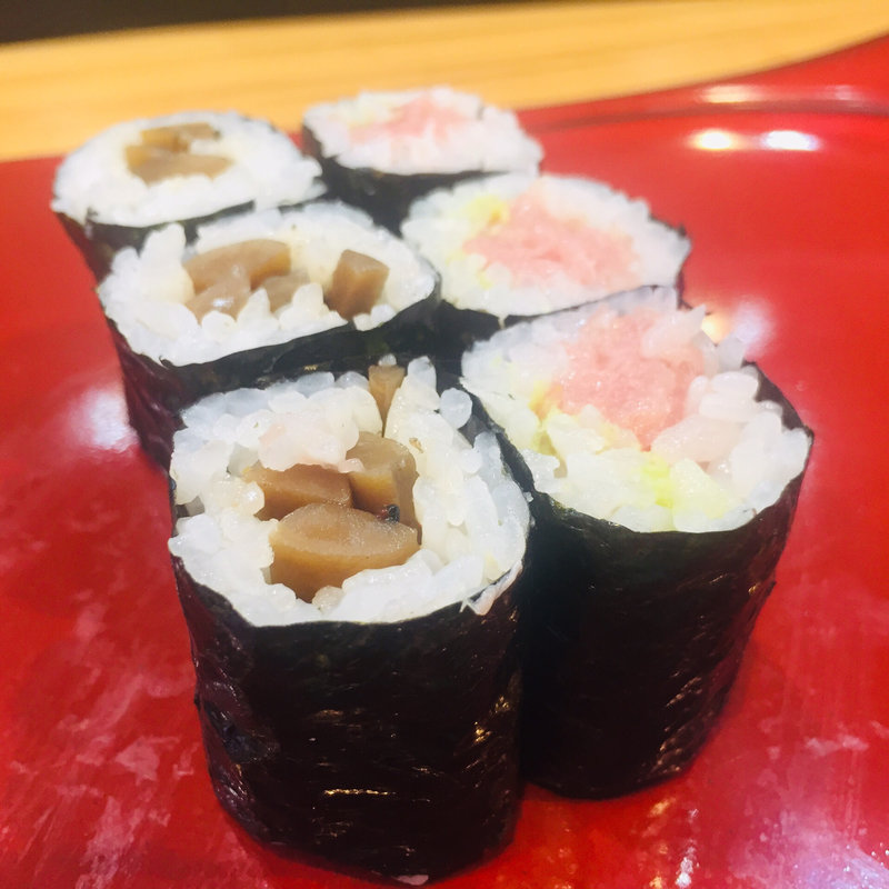ごぼう巻きと鮪中落ち巻き(鮨まぁさ)