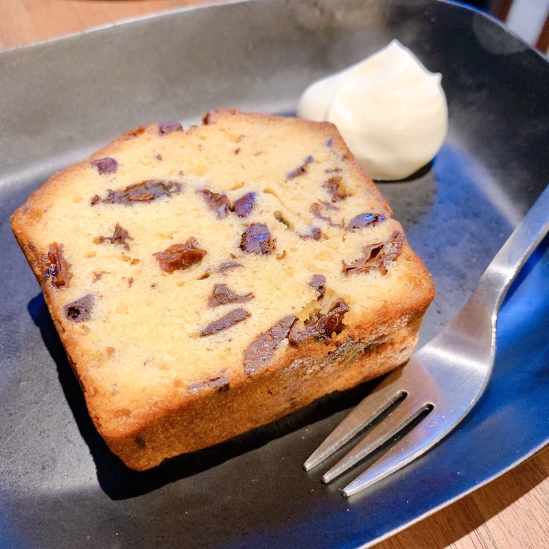 ラムレーズンとチョコのパウンドケーキ(MOTO COFFEE 内本町店)