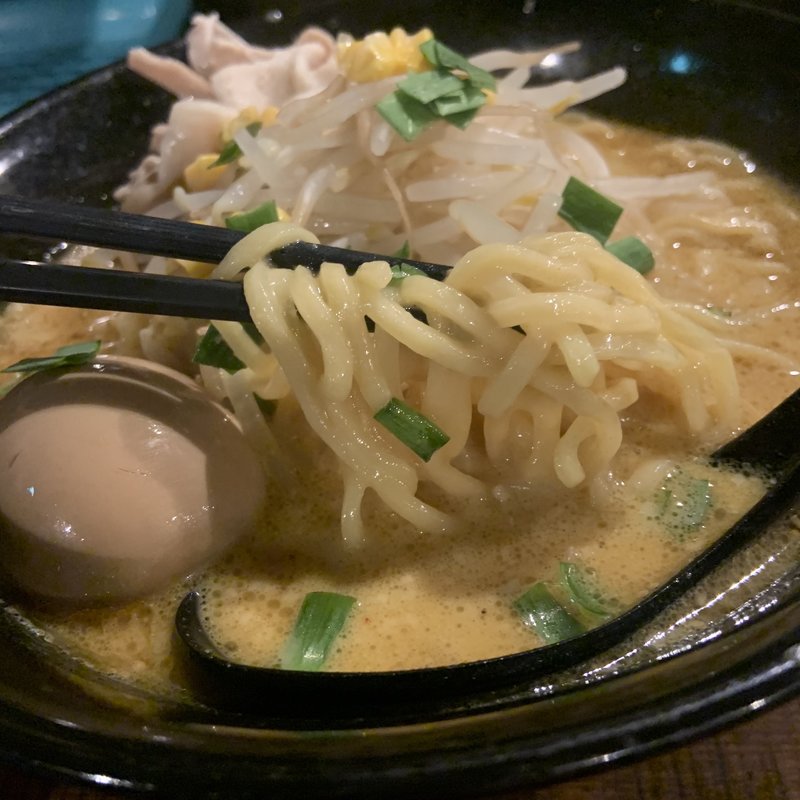味玉カレー味噌ラーメン(らーめん味噌まる)