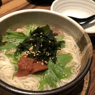 梅干しとワカメの素麺(近江牛焼肉 ひゃくいちや 辻堂)
