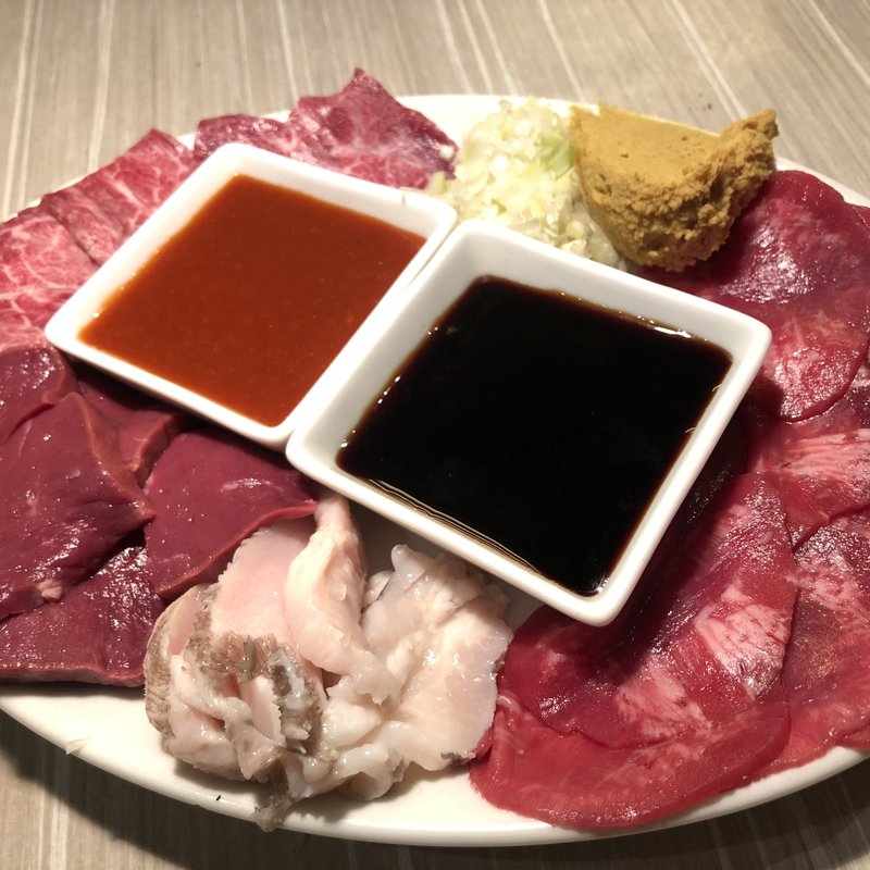 生盛（4種盛）小(ホルモン焼肉 西麻布 8 hachi 本店)
