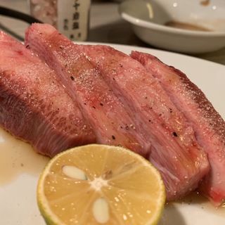 厚切り黒タン(ホルモン焼肉 西麻布 8 hachi 本店)