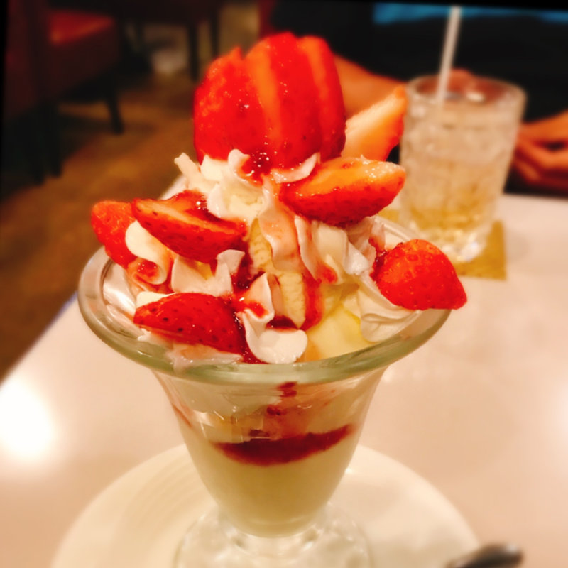 いちごパフェ(シャモニーモンブラン 本店 )