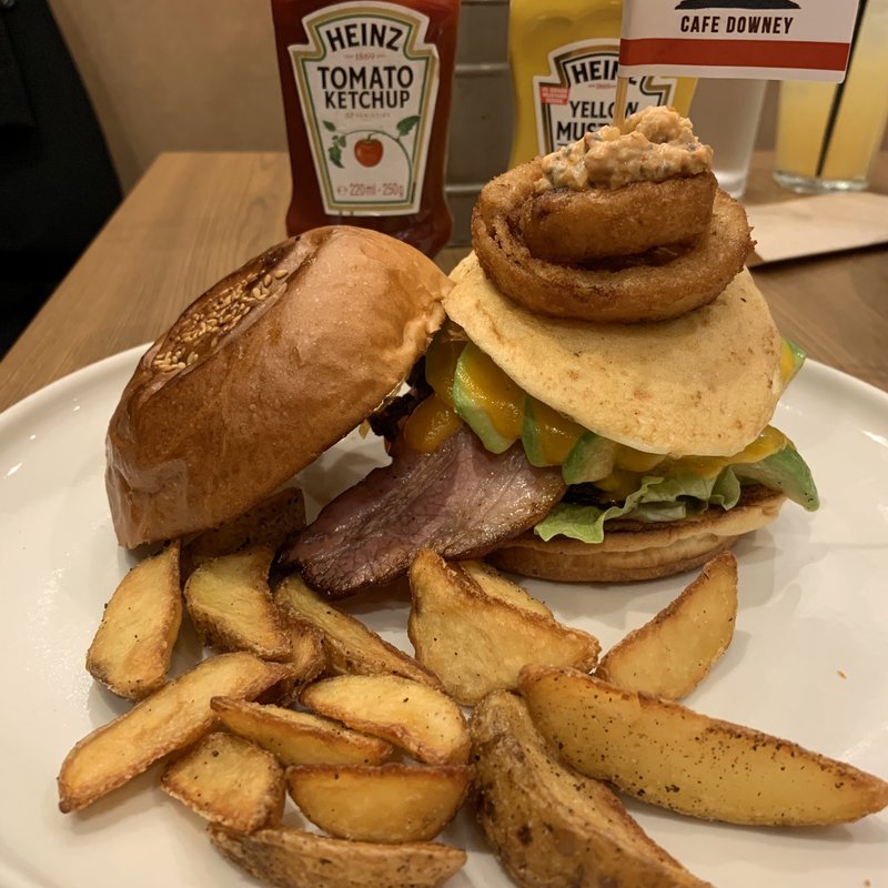ハリウッドバーガー(Cafe Downey ゲートタワー店)