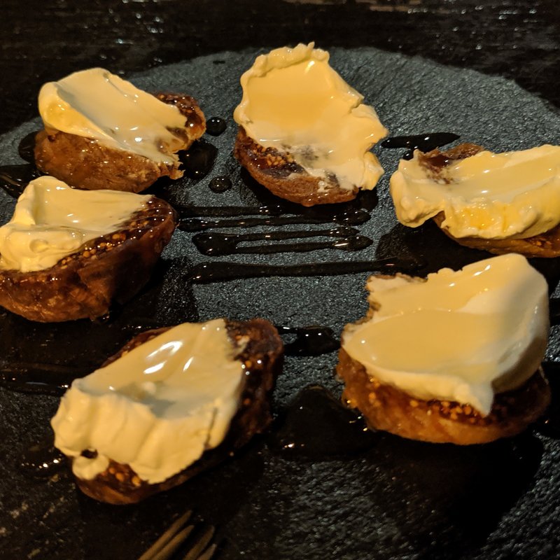 ドライいちじくとマスカルポーネ(ウイスキースタンド)