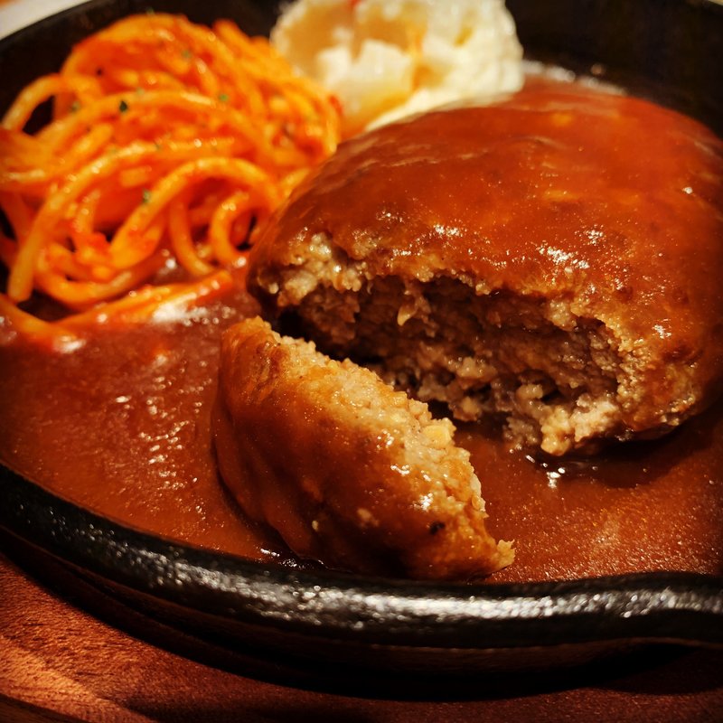 デミグラスハンバーグ(YEBISU BAR ホワイティうめだ店)