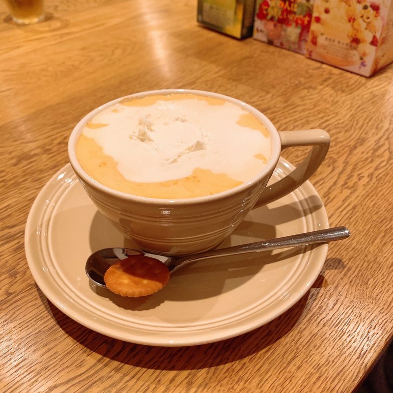 ホットコンチネンタルロイヤルミルクティー(エシュロンティーハウス 瀬田店 （ECHELON TEA HOUSE）)