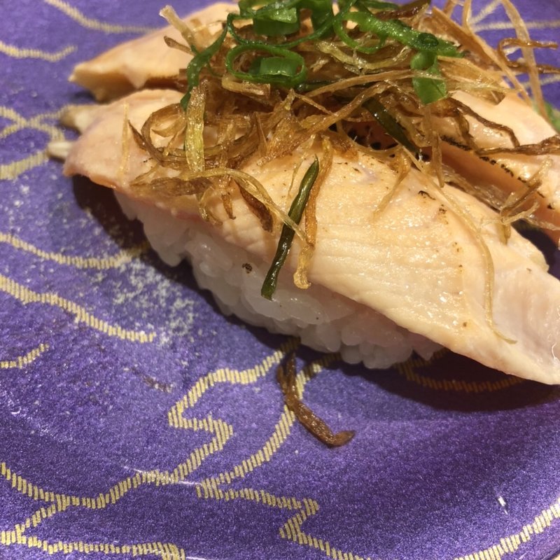 炙りサーモン揚げネギ添え(がってん寿司 テラスモール湘南店)