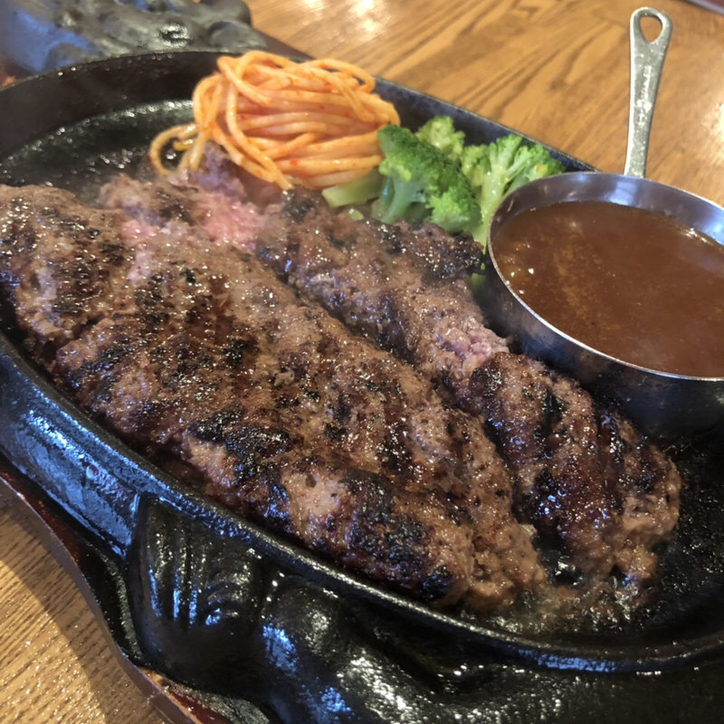 A5ランク黒毛和牛の粗挽きハンバーグランチ 250g(肉バル デル・ソーレ 道頓堀店)