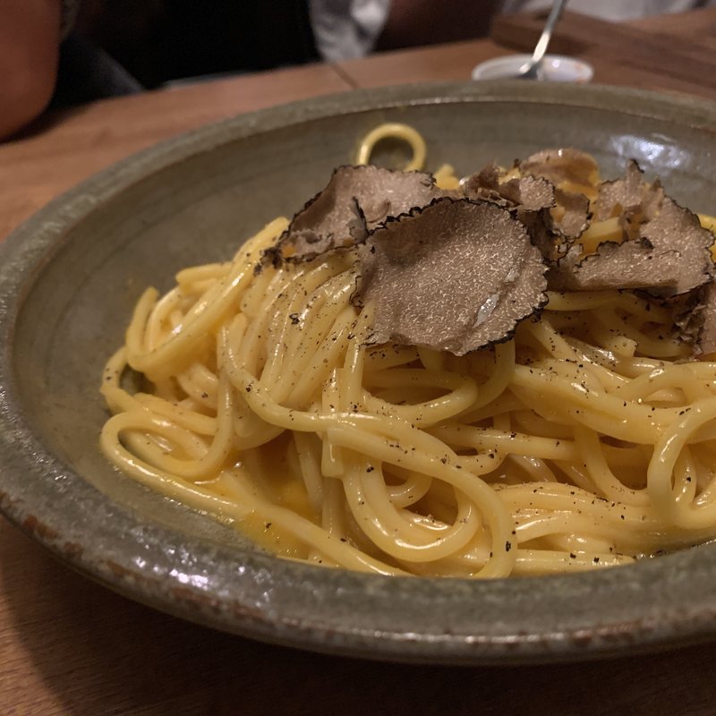 卵黄とバターのパスタフレスカ トリュフの香り	(WINESHOP & DINER FUJIMARU 浅草橋店)