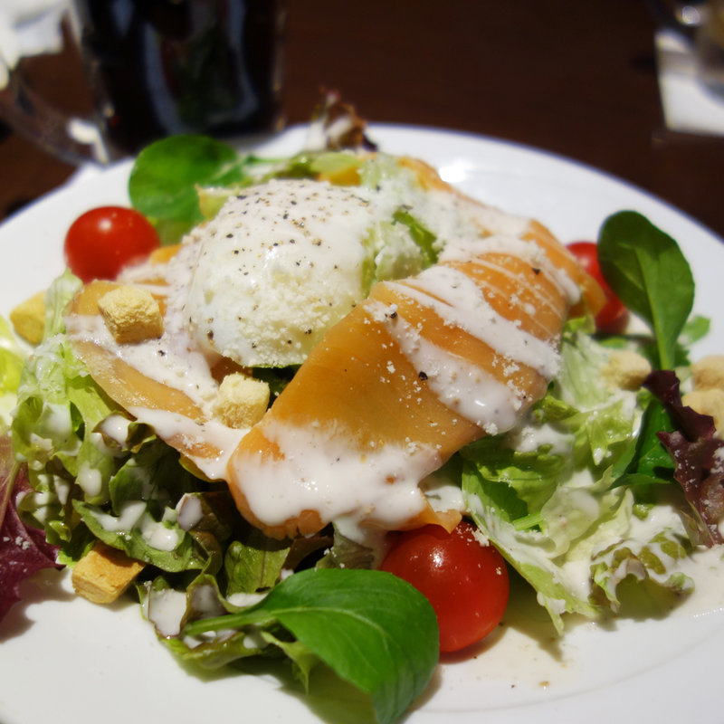 スモークサーモンのシーザーサラダ(パブ キリン)