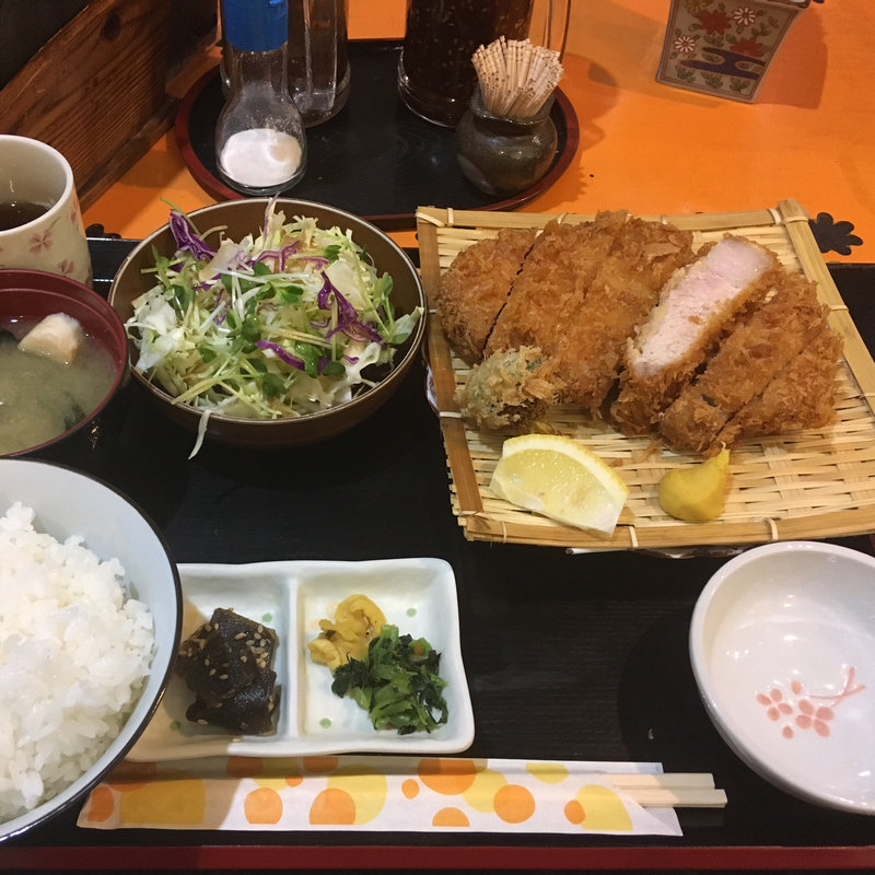 ロースかつ定食(とんかつ かつ屋)