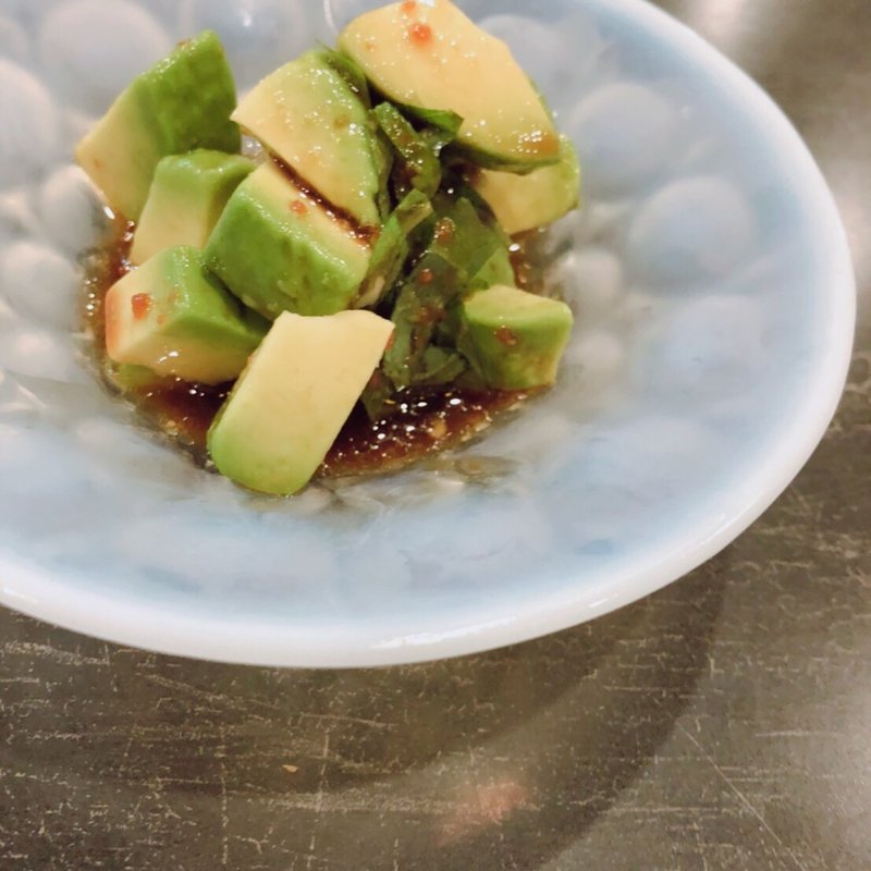 アボカドのにんにく醤油漬(もつ福 西新橋店)