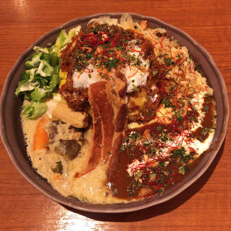 極 the WORLD 自家製ラッシー付き(極哩 2号店)