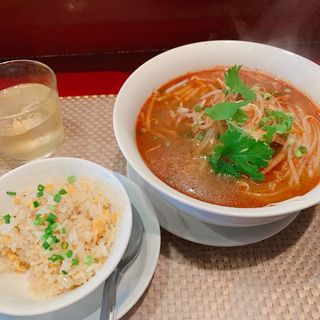 トムヤム麺(アイヤラー （Aiyara）)