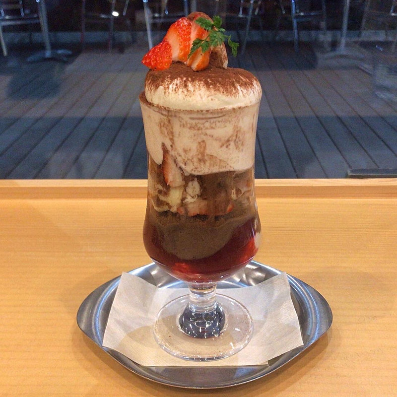 ティラミスといちごのパフェ(オレンジカフェ-Orange Cafe)