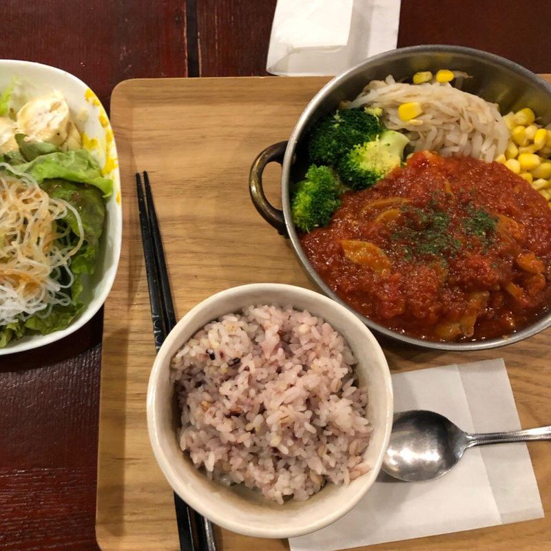 トマトのチキントマト煮込み定食(黒川食堂)