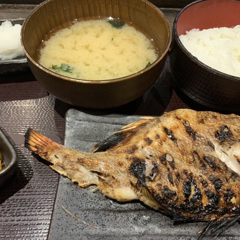 あこう鯛干物(炭火焼干物定食 しんぱち食堂 新宿店)