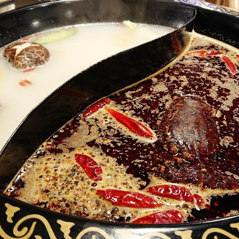 オシドリ鍋(櫻上 重慶火鍋)