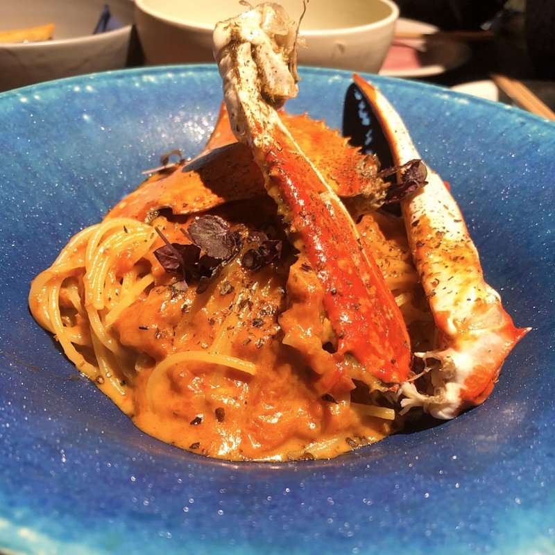 渡り蟹のクリームトマトスパゲッティ(炭火とワイン四条fuyacho店)
