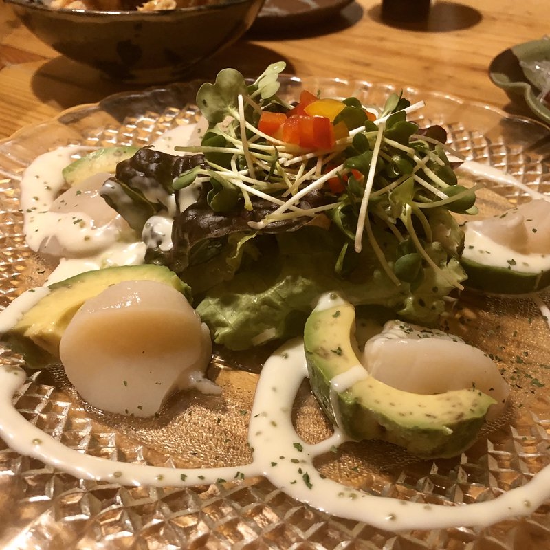 ホタテ貝柱のアボガドカルパッチョ(ハナナ （hanana）)