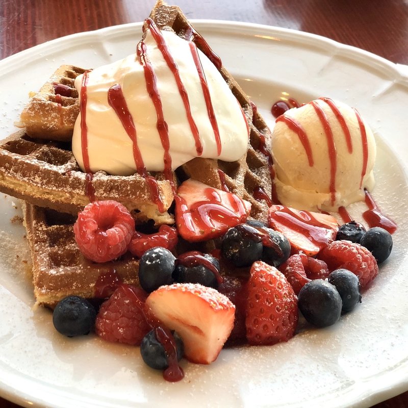 ベリーワッフル(カフェ・ド・ラパン )