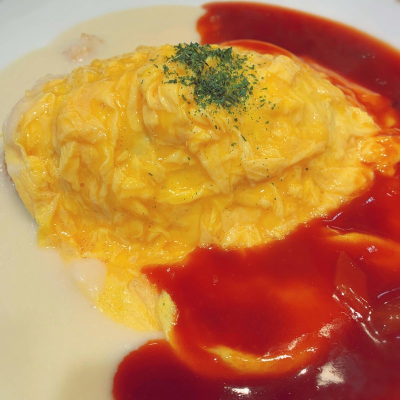 二色ソースのチキンオムライス(北極星 エキマルシェ大阪 )