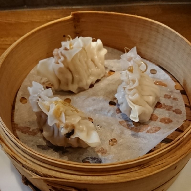 フカヒレ蒸し餃子(china bistro 八寸)