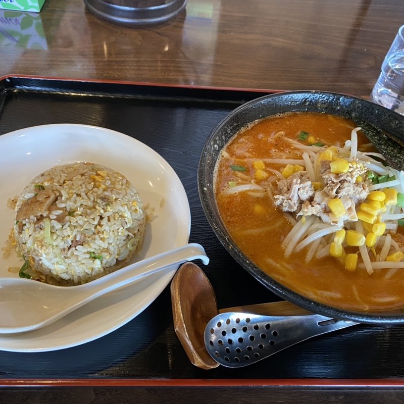辛味噌ラーメン半チャーハンセット(はっちゃき)