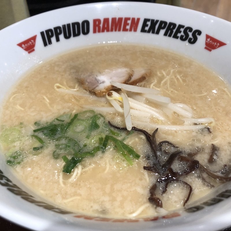 とんこつラーメン(IPPUDO RAMEN EXPRESS SAKURA MACHI 熊本店)