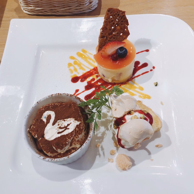 (ダンスキューブ・カフェ )