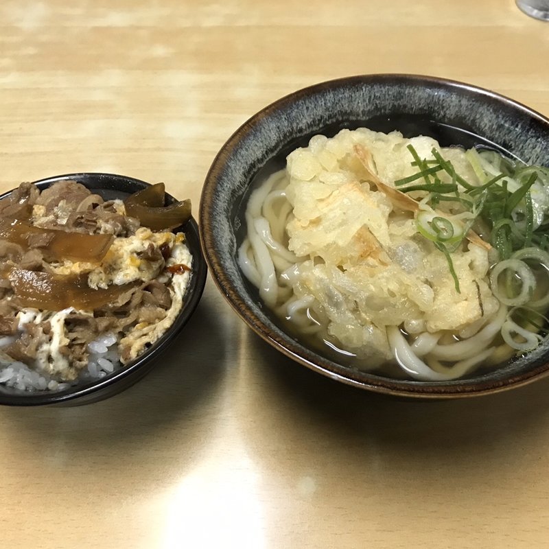 ゴボウ天うどん　牛めし(博多さぬきうどん 渡辺通店)