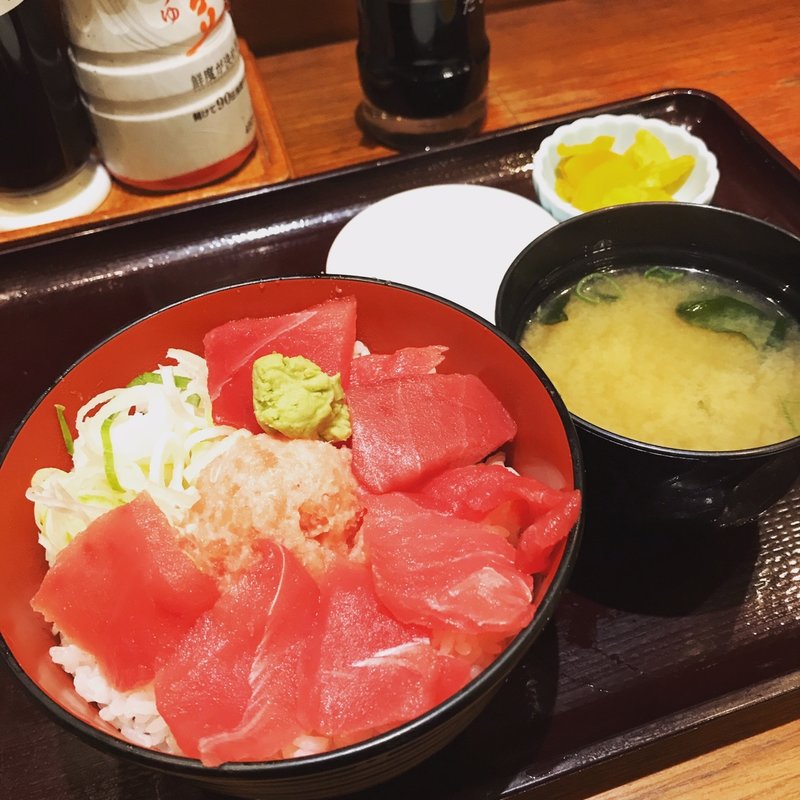 まぐろ切り落とし丼(品川ひおき)