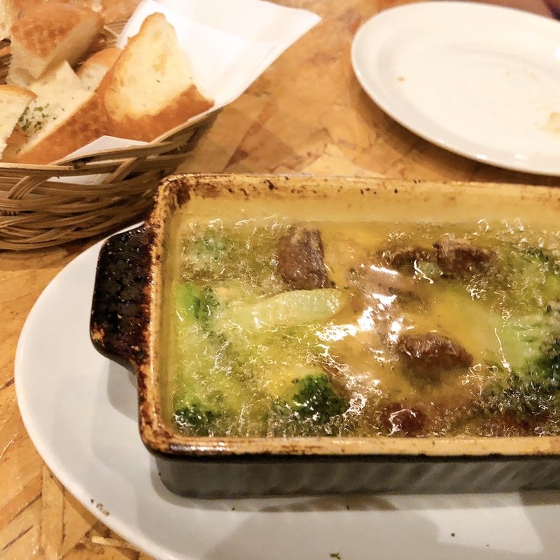 砂ずりとブロッコリーのアヒージョ(春吉バル Rio)