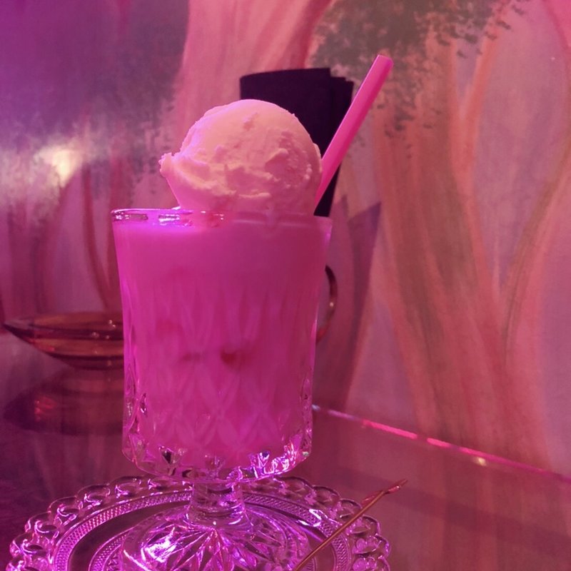 イチゴミルクフロート(ニュー秘宝館)