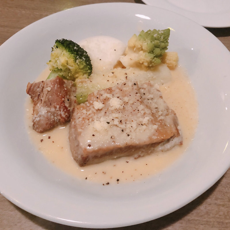 仔牛の煮込み(Petits Pois（プチ ポワ）)