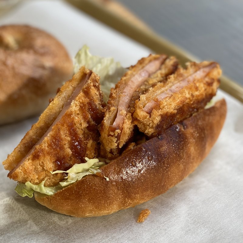 チーズハムカツ(パン屋小坂)