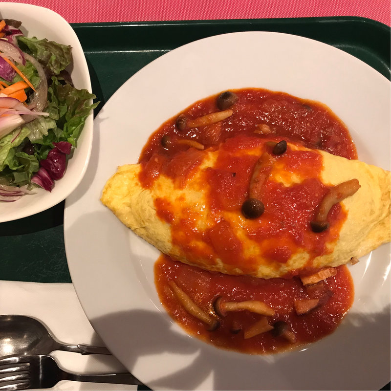 ベーコンとオニオンのトマトソースのオムライス(66カフェ)