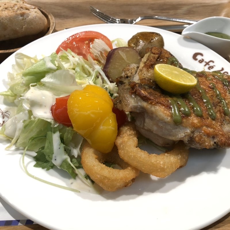 プロヴァンス風ハーブチキン(カフェ フィンセント)