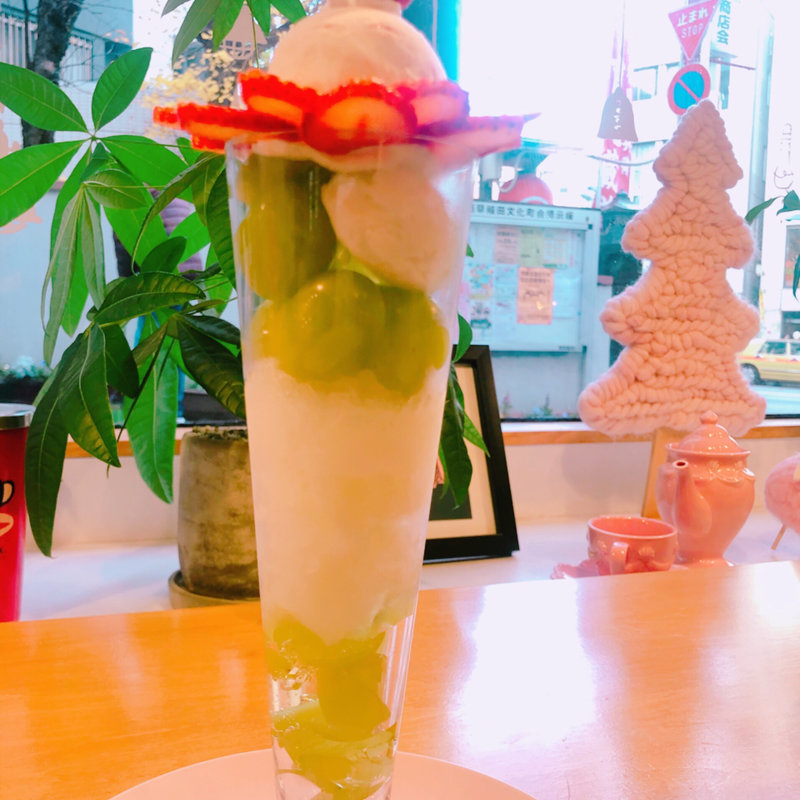 いちごとシャインマスカットのミックスパフェ（ドリンクバー付き）(Cafe de Peru)