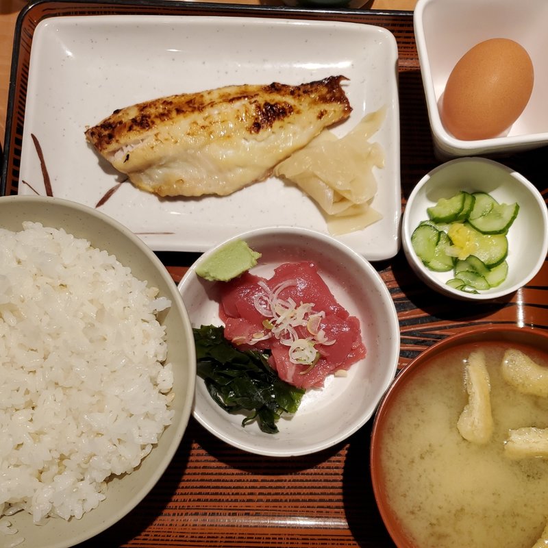 焼魚と中落ちセット(玉乃光酒蔵 大手町店)