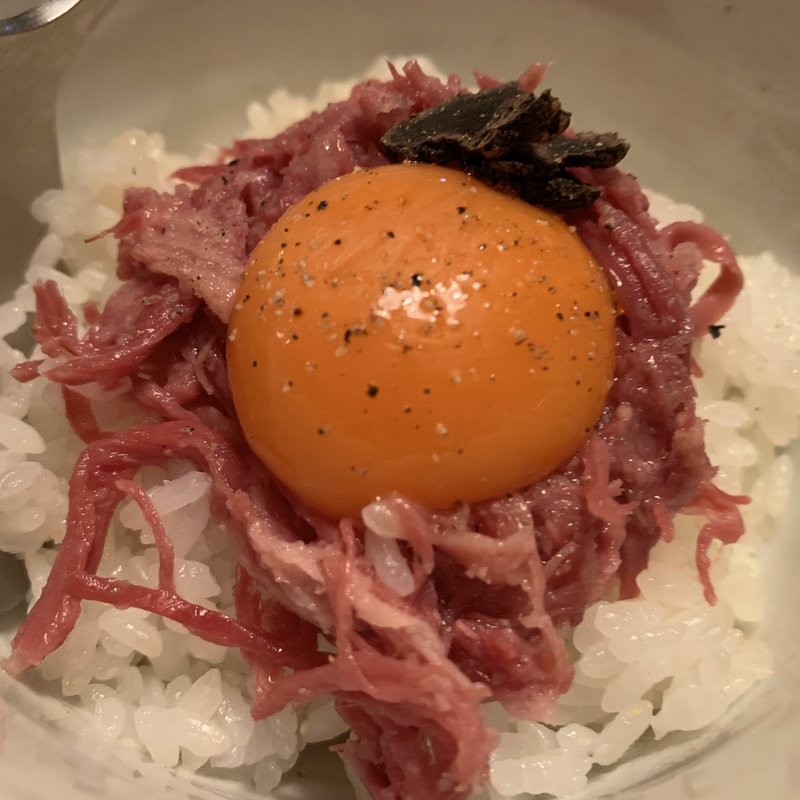 熟成和牛コンビーフ玉子かけごはんwithトリュフ(熟成和牛焼肉　エイジング・ビーフ)