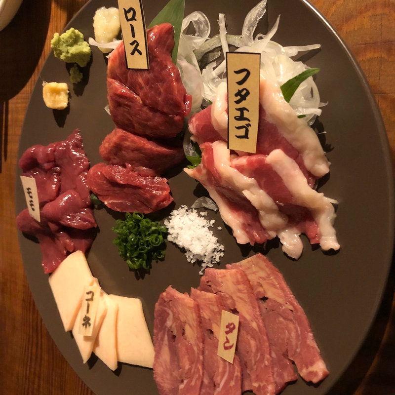 馬刺し4種盛り合わせ(PERO お初天神 （ペロ）)