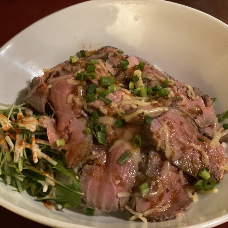 ローストビーフ丼(cafe dining オレンジ （【旧店名】オステリア・ギャルソニエール）)