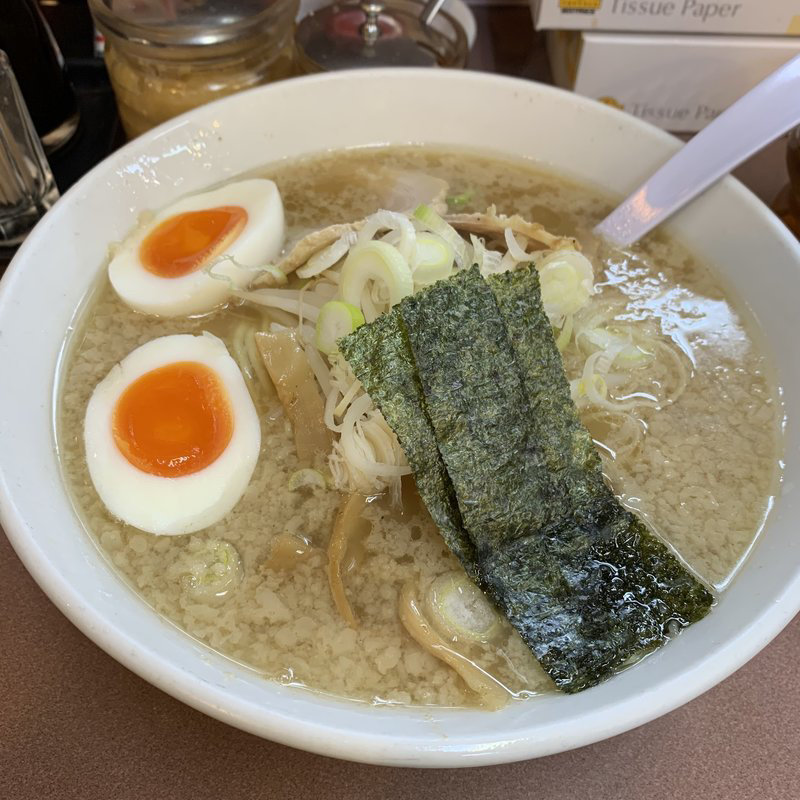 ハッスルラーメン 醤油 煮卵(ハッスルラーメンホンマ 錦糸町店)