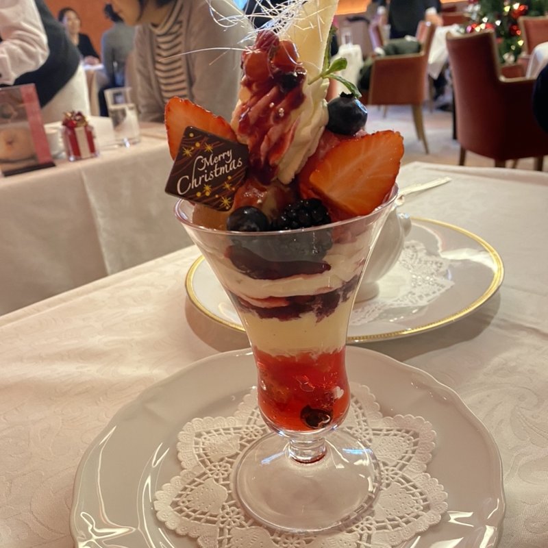 クリスマスルージュパフェ(資生堂パーラー サロン・ド・カフェ 銀座本店)