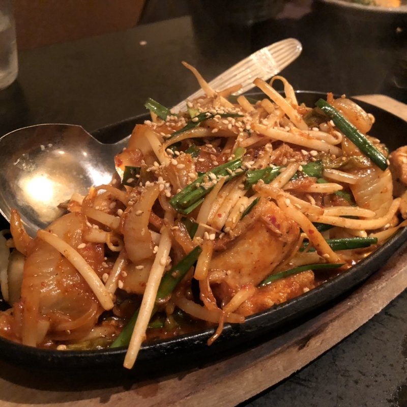 ホルモン野菜鉄板焼き(ラーメン居酒屋 稀鳥屋)