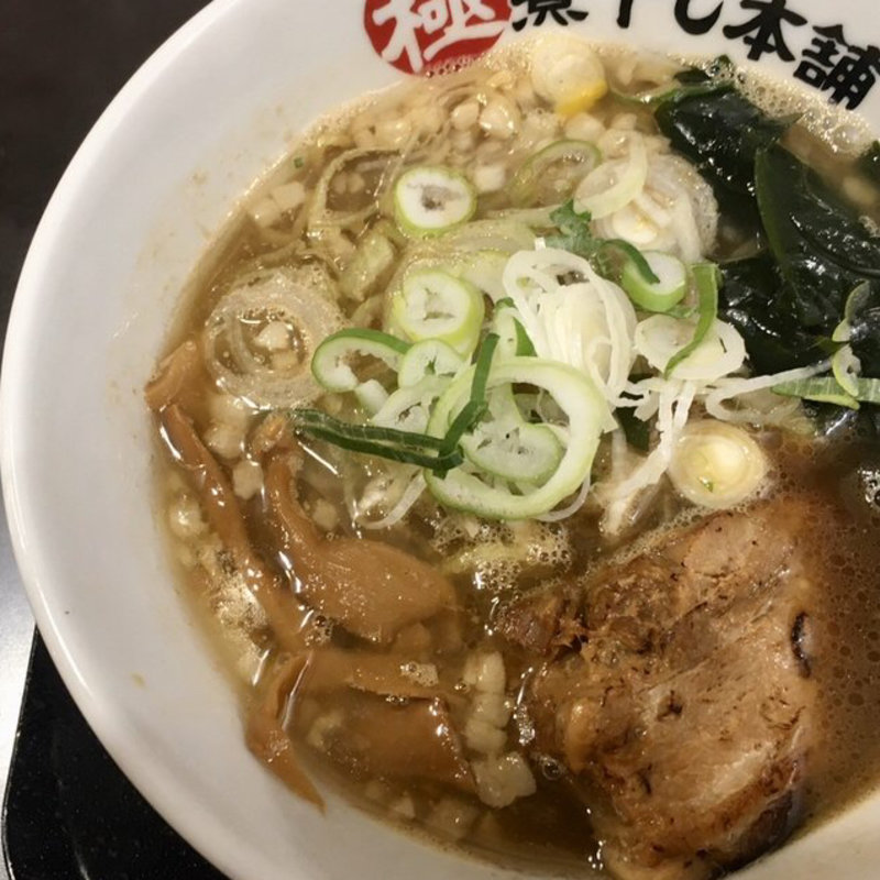背脂煮干しラーメン(二代目 極煮干し本舗 すすきの店)